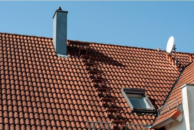 Стационарная лестница на крыше обеспечивает безопасную эксплуатацию