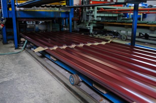 металлочерепица на производственной линии