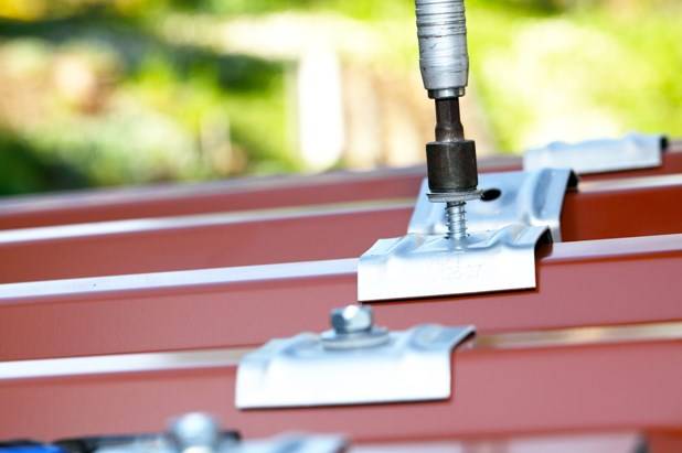 Методики расчета количества кровельных саморезов для крепления профнастила