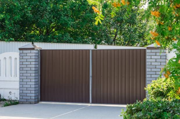 расходные материалы, которые нужны для ворот из профнастила