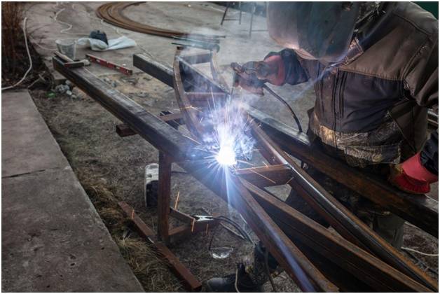 сделать навес под автомобиль своими руками