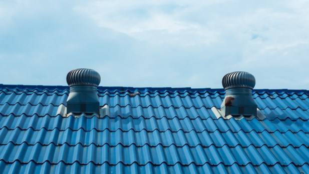 Каким образом вывести канал на крыше и металлочерепица – способы и методы
