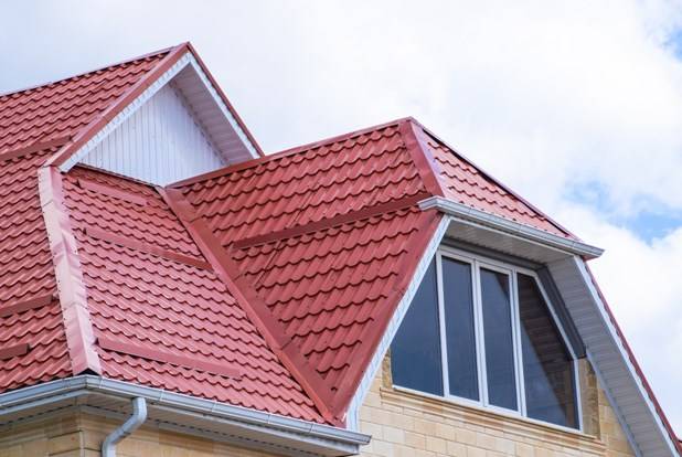 основные правила закрепления листов металлочерепицы на обрешетке