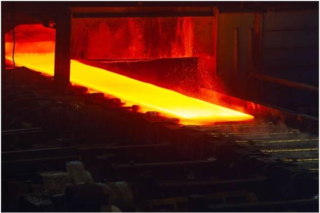 процесс производства горячекатаного стального листа на заводе