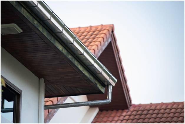 Металлический подкровельный софит с цветным полимерным покрытием