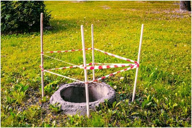 как выглядит скважина под бетонирование столбов для забора методом перевернутого конуса 