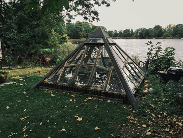 теплица в форме пирамиды – компактная конструкция для выращивания небольшого количества растений