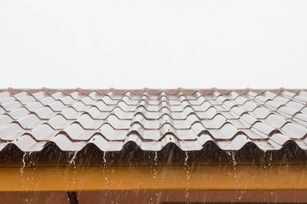 на каких крышах можно устанавливать металлочерепицу