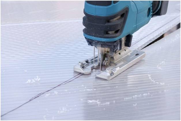 как правильно резать поликарбонат при помощи электрического лобзика