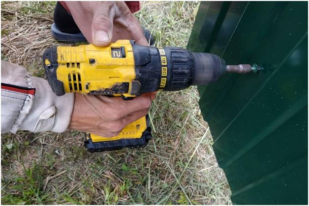 Как крепить профлист к профильной трубе