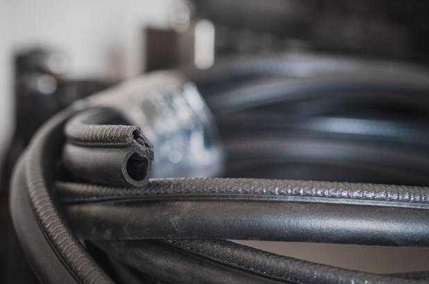 универсальные резиновые уплотнители – лучший способ герметизировать двери автомобиля