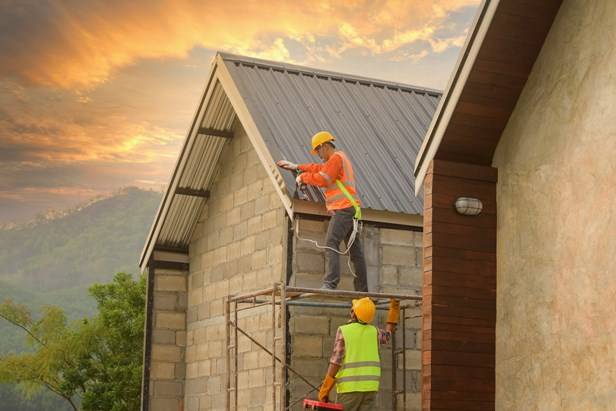 для крепления профлиста могут использоваться саморезы с разным типом головки