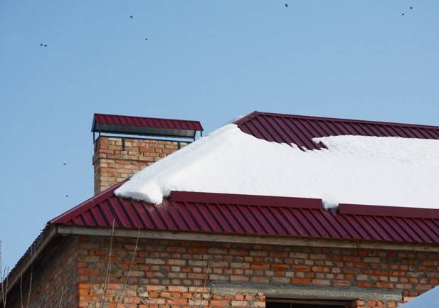 Общие рекомендации и правила по установке снегозадерживающих систем на крыши из профнастила