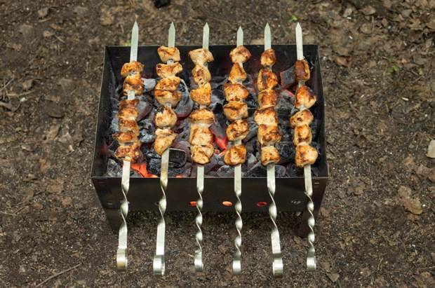 недорогой мангал из углеродистой стали