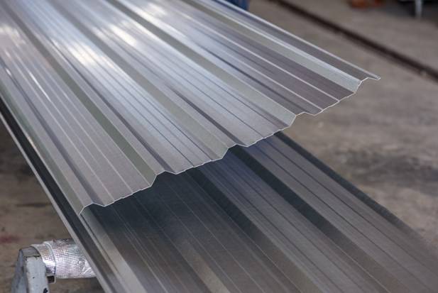 какой лучше профнастил С20 использовать - крашеный или оцинкованный