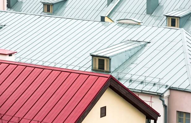 Укладка профнастила на крышу - правила выбора и особенности монтажа ...