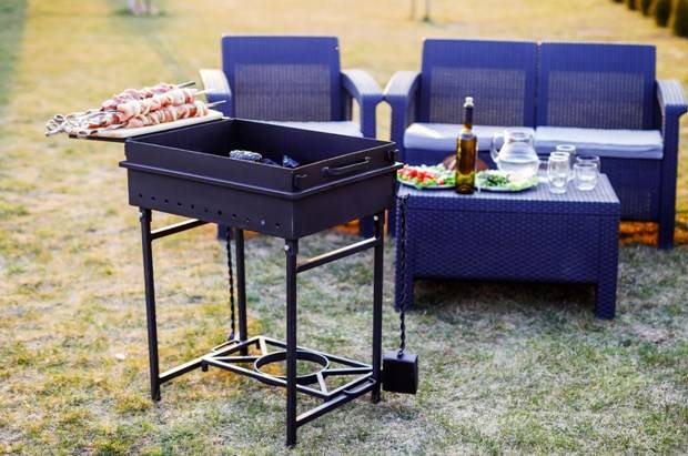 Установка мангала во дворе дома: растояния, правила и рекомендации ...