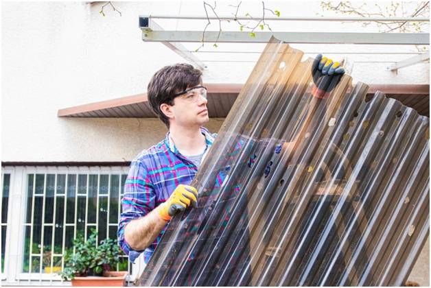 испорченный профнастил из поликарбоната не используется для монтажа