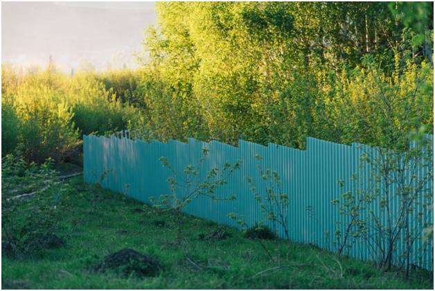 Металлический забор из профлиста