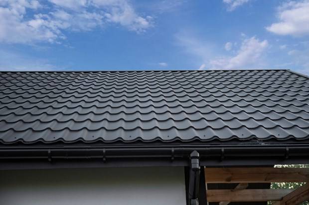 использование электролобзика для порезки металлочерепицы