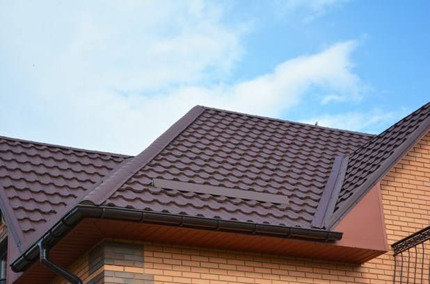 какой толщины лучше выбрать металлочерепицу на крышу дома