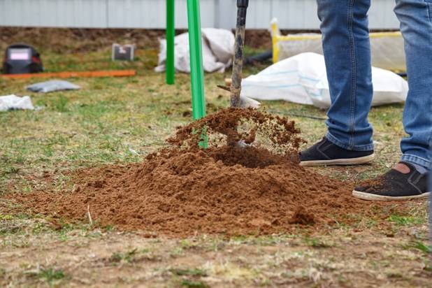 как сделать и утеплить пол в каркасном доме на винтовых сваях