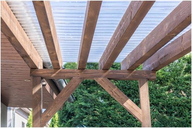 навес террасы из гофрированного поликарбоната