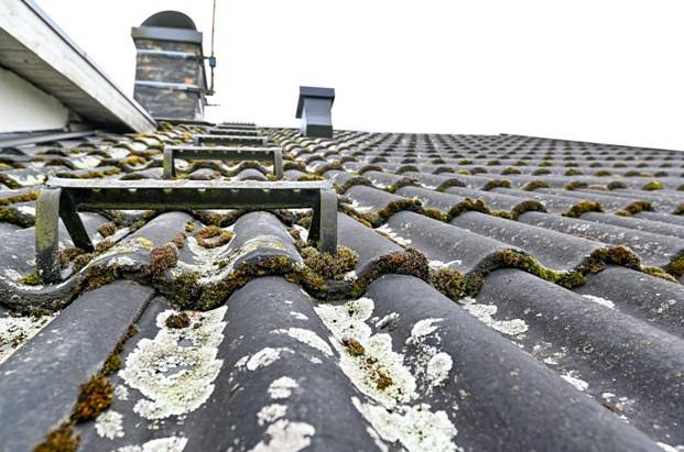 Как поставить стационарную лестницу на крыше из металлочерепице