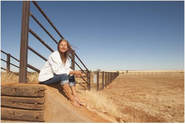 на какую глубину ставить столбы