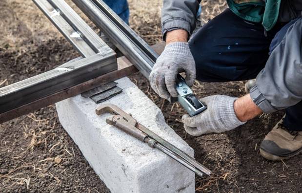 консольная балка, рама, ролики - конструкция откатных ворот