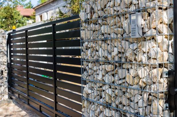 Materiály plotů: co lze vyrobit a z čeho