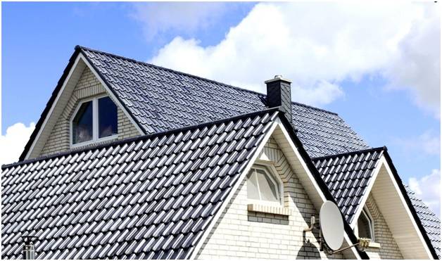 металлочерепица на крыше дома 
