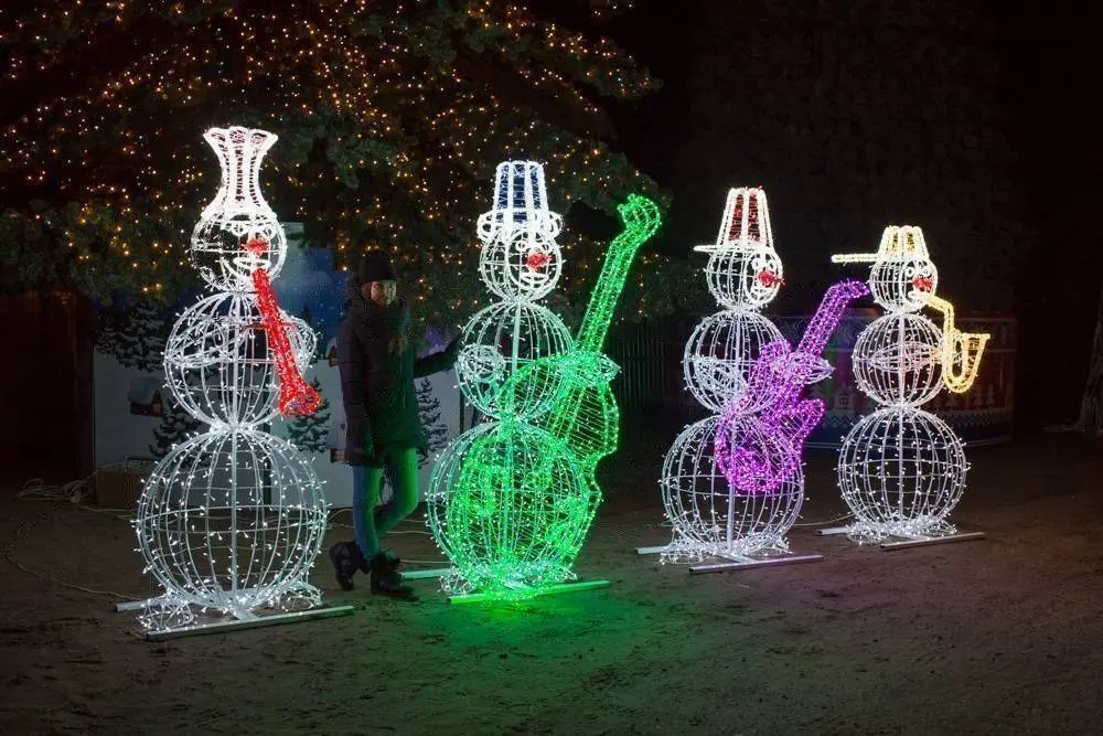 Световые снеговики музыканты, высота 2.1м (квартет снеговиков)